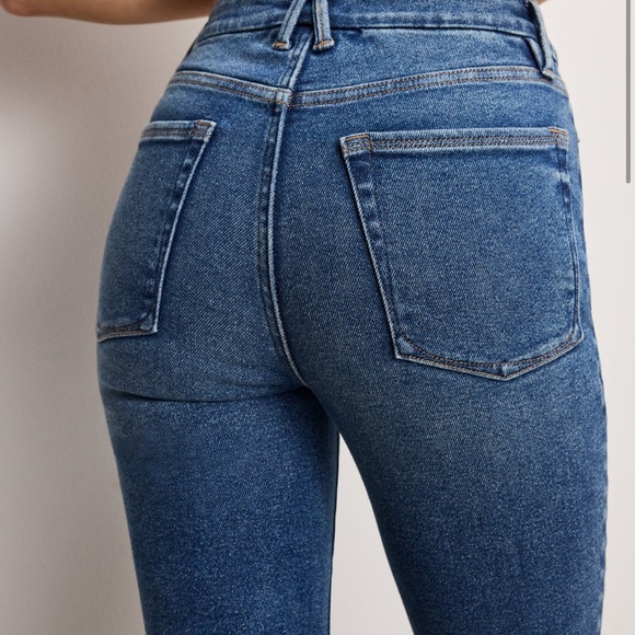 Good American Good Classic Slim Jeans - Picture 3 of 16